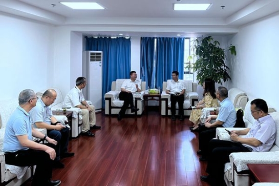 郵儲銀行廣西區(qū)分行黨委委員、 副行長高山一行到中小擔保座談交流